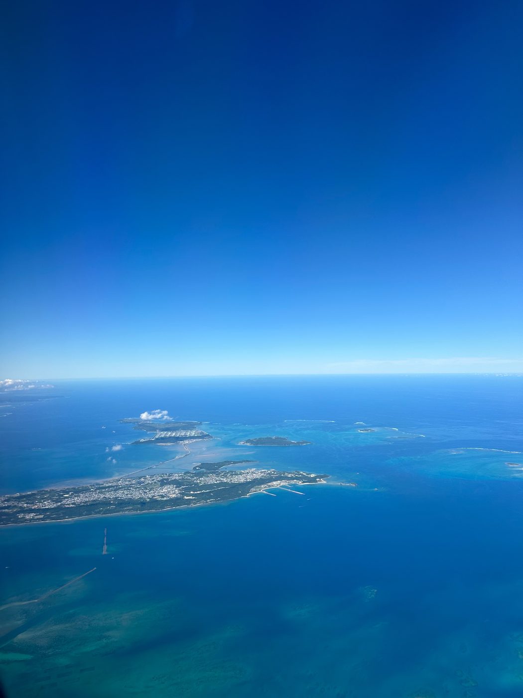 空から見た島と海